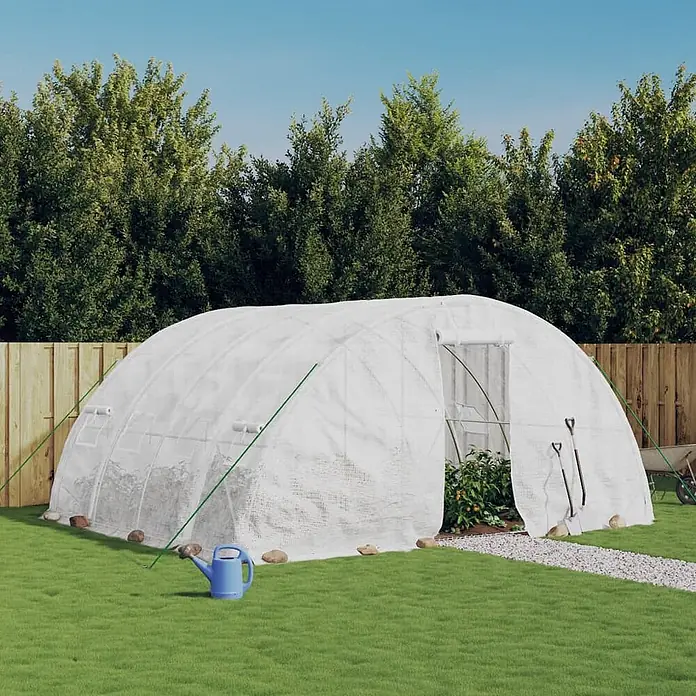 Furnicato Gewächshaus verzinkter Stahl - 5 x 4 cm, Material Seitenwand: Kunststoff, 38 mm, Grau - Weißes Tunnelgewächshaus mit lichtdurchlässiger Abdeckung im Garten, mit Pflanzen darin.
