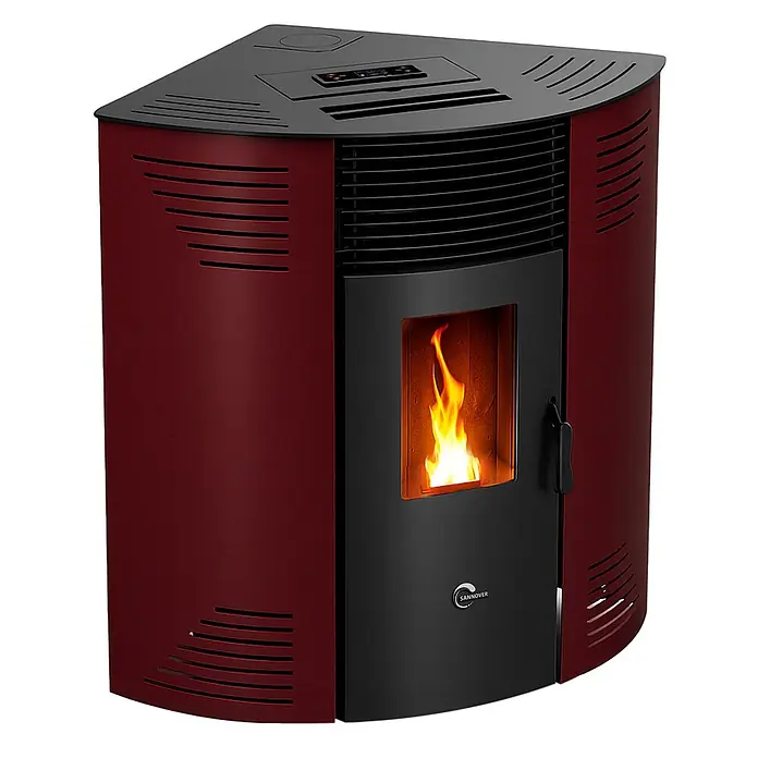 Sannover Pelletofen Iseos 12,2 kW Bordeaux - 12,2 kW, Raumheizvermögen: 300 m³, 2,4 kg/h, Farbe Verkleidung: Bordeauxrot - Rot-schwarzer Eck-Pelletofen mit sichtbarer Flamme hinter der Glastür.