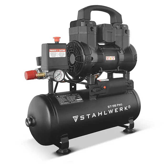 STAHLWERK Kompressor ST-98 Pro - Max. Druck: 8 bar, 9 l, Schmierung: Ohne - Schwarzer ST-98 PRO STAHLWERK Kompressor mit Manometer, rotem Bedienknopf und Tragegriff.