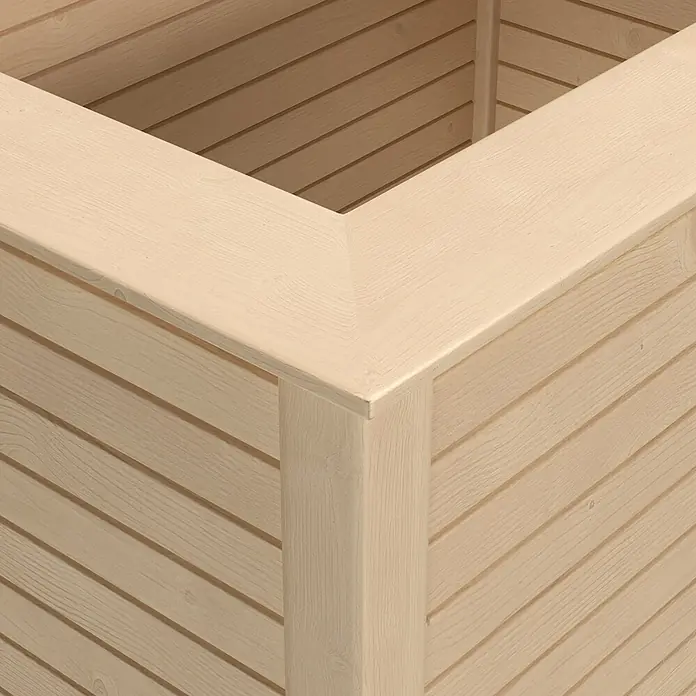 Weka Hochbeet 669 - 91 x 131 x 81 cm, Holz, Natur - Obere Ecke eines hellen Holzpflanzkübels mit horizontalen Latten.