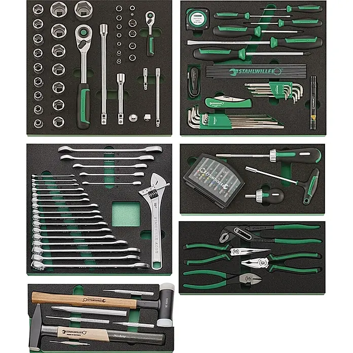 Stahlwille Werkzeugkoffer TCS 821/6 - 157 -tlg. - Umfassender STAHLWILLE Profi-Werkzeugsatz mit Schraubendrehern, Schraubenschlüsseln, Steckschlüsseln und Zangen, in schwarzem Schaumstoff mit grünen Akzenten.