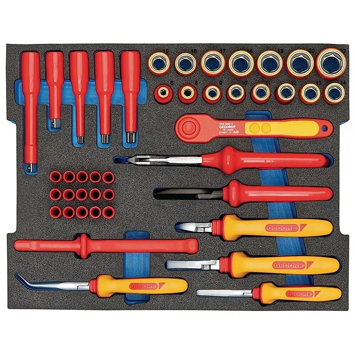 Gedore-Red Werkzeugkoffer L-BOXX® für Elektriker - L x B x H: 450 x 380 x 195 mm, 53 -tlg. - Isoliertes Werkzeugset mit roten und gelben Griffen, Schraubendrehern, Steckschlüsseln, Ratsche und Zangen, geordnet in Schaumstoffeinlage.