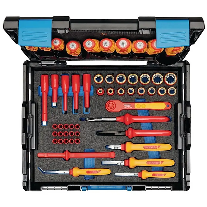 Gedore-Red Werkzeugkoffer L-BOXX® für Elektriker - L x B x H: 450 x 380 x 195 mm, 53 -tlg. - Professioneller, isolierter Elektrowerkzeugsatz in schwarzem Koffer mit rot-gelben Schraubendrehern, Nüssen, Ratsche und Spezialwerkzeugen, übersichtlich in Schaumstoff.