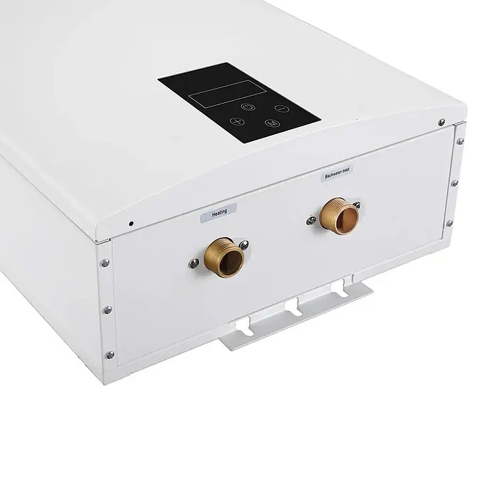 Sannover Boiler - 6 l, Geschlossen/Druckfest, Wandmontage - Weißer Durchlauferhitzer mit schwarzem Digitaldisplay, Bedienelementen und Messinganschlüssen für Heizung und Rücklauf.
