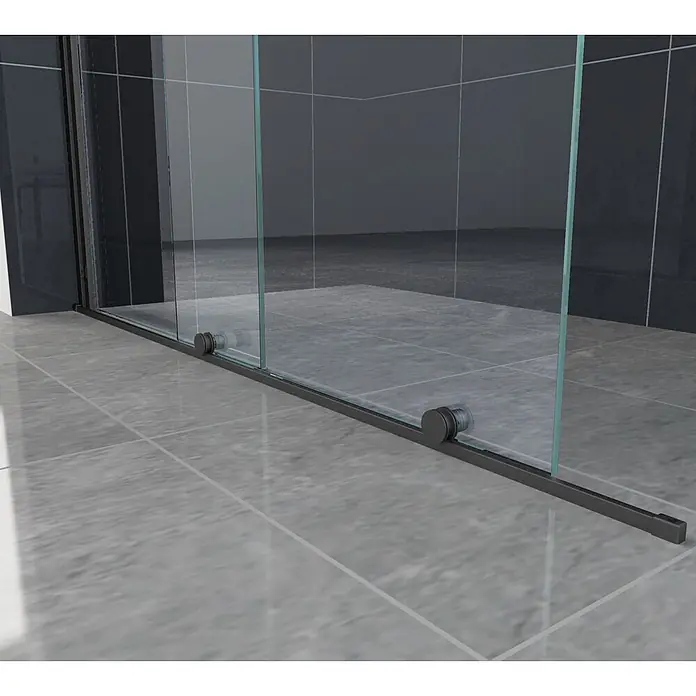 Glasdeals Duschwand Schiebetür-Duschwand 8 mm Glas TRAVERSO schwarz 120 x 200 cm - B x H: 120 x 200 cm, Beschichtet, Schwarz - Glastür einer Duschkabine mit dunkelgrauer Bodenschiene und Rollen in einem gefliesten Bad.