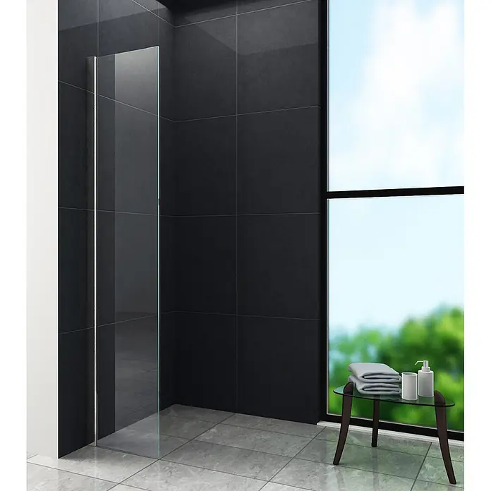 Glasdeals Duschwand Walk-In Duschwand 10 mm Glas AQUOS-MINI 30 x 200 cm - B x H: 30 x 200 cm, Beschichtet, Chrom - Klarglas-Duschwand in einem modernen Bad mit dunklen Fliesen.