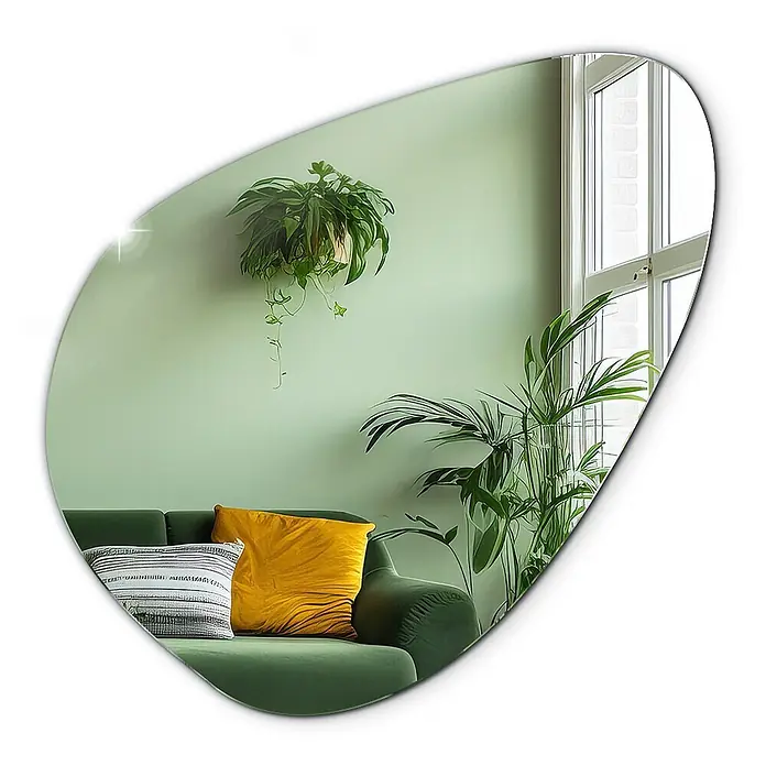 Tulup Wandspiegel - 47,9 x 48,3 cm - Unregelmäßig geformter Spiegel, der ein modernes Wohnzimmer mit grünen Wänden, Sofa und Pflanzen widerspiegelt.