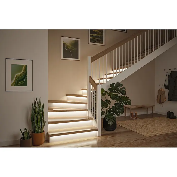 Paulmann MaxLED LED-Stripes Treppenlicht - Länge: 1 m, Warmweiß, 3 Stk. - Moderne Holztreppe mit integrierter LED-Stufenbeleuchtung im Flur, bietet sicheren und stilvollen Aufstieg.