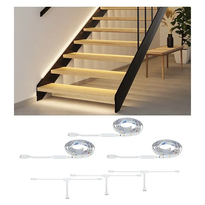 Paulmann MaxLED LED-Stripes Treppenlicht - Länge: 1 m, Warmweiß, 3 Stk. - LED-Lichtbänder und Verbinder, gezeigt mit einer modernen Treppe mit integrierter Beleuchtung unter den Stufen und entlang der Wand.