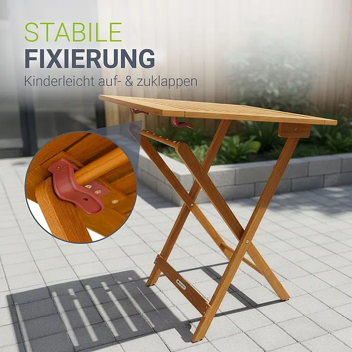 Juskys Gartentisch Zadar - L x B x H: 60 x 58 x 76 cm, Akazie, Rechteckig, natur - Heller, klappbarer Holztisch auf einer Terrasse, mit Nahaufnahme des stabilen Klappmechanismus zum einfachen Auf- und Zuklappen.