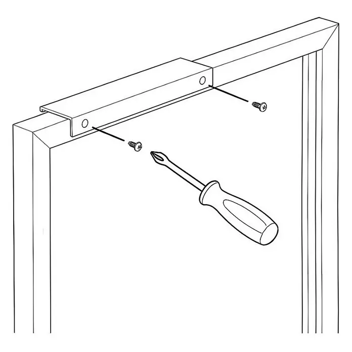 Cordia Möbelgriff 5 cm - Lochabstand: 24 mm, Aluminium, Gold - Schraubendreher befestigt zwei Kreuzschlitzschrauben an einer Metallhalterung am Türrahmen.