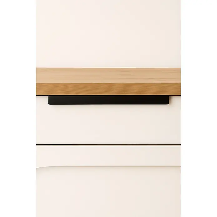 Cordia Möbelgriff 40 cm - Lochabstand: 360 mm, Aluminium, Schwarz - Helle Holzoberfläche über einer hellen Schublade mit einem eleganten schwarzen Stangengriff. Darunter ist eine zweite helle Schubladenfront sichtbar.