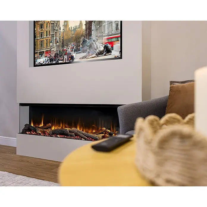 Charlton & Jenrick Chimenea eléctrica GO ECO MW 150 - Negro, 150 cm, 1.500 W - Chimenea eléctrica empotrada con leños y llamas realistas y brillantes debajo de un televisor.