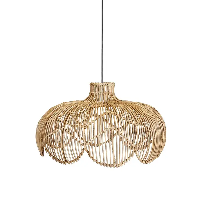 PR Home Außenwand- & Deckenleuchte 43cm Outdoor -  - Pendelleuchte aus Rattan mit gewelltem, geflochtenem Design, an schwarzem Kabel hängend.