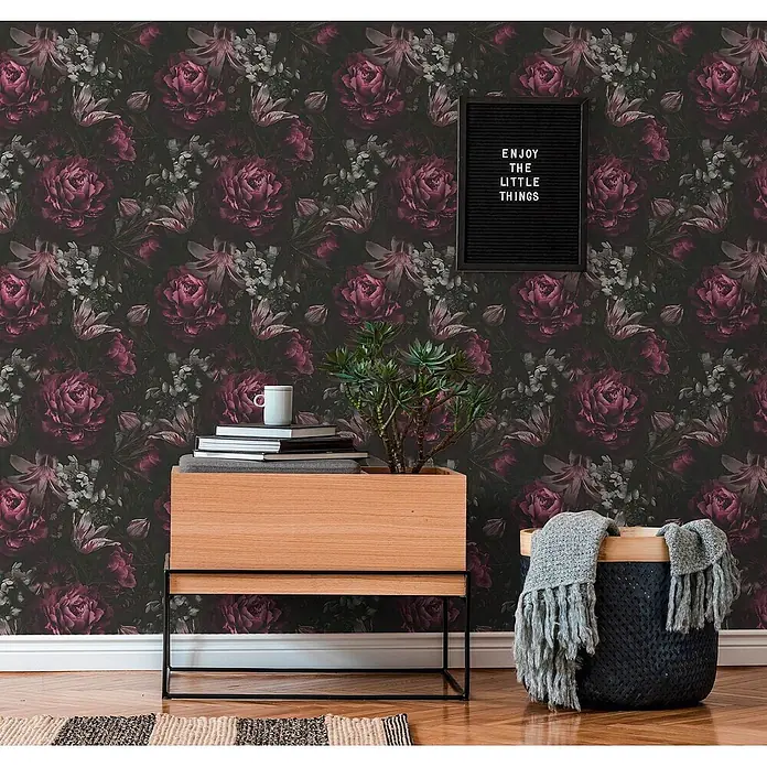 Profhome Vliestapete Heißgeprägte Vliestapete Floral in lila - graurosaschwarz, Floral, 10.050 x 530 mm - Dunkle Blumentapete mit großen burgunderfarbenen Pfingstrosen und grünem Laub.