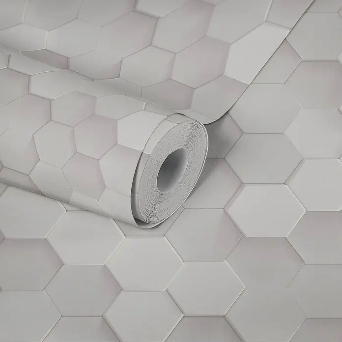 Profhome Vliestapete Heißgeprägte Vliestapete Kachelmuster grau - 10.050 x 530 mm - Rolle hellgraue Tapete mit erhabenem 3D-Wabenmuster, teilweise ausgerollt zur Texturansicht.