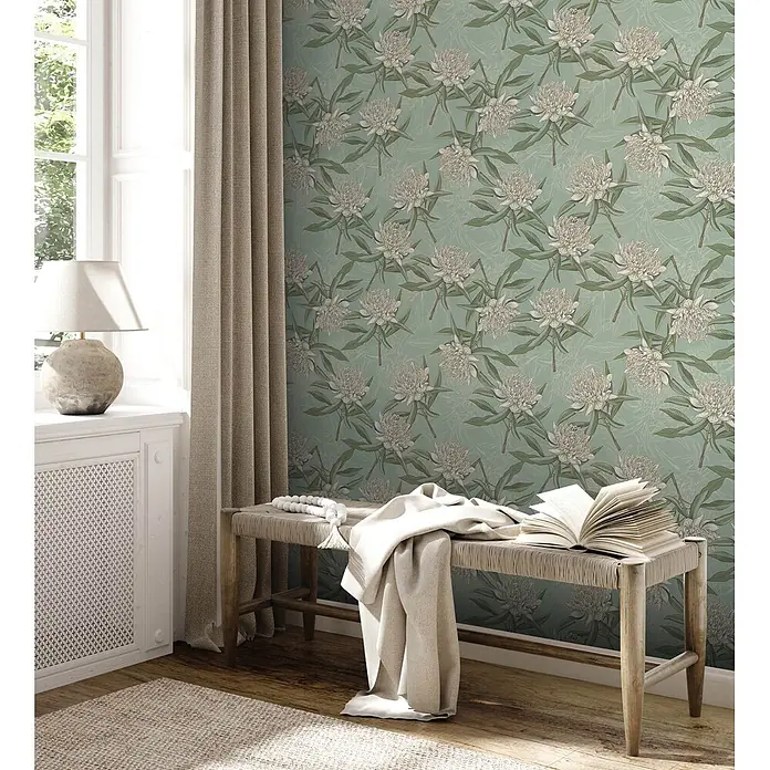 Profhome Vliestapete Vliestapete Blumen, Landhaus, Floral, Romantisch, Natur in blau - grün, 10.050 x 530 mm - Grüne Tapete mit wiederkehrendem Muster aus weißen pfingstrosenartigen Blüten und grünen Blättern.