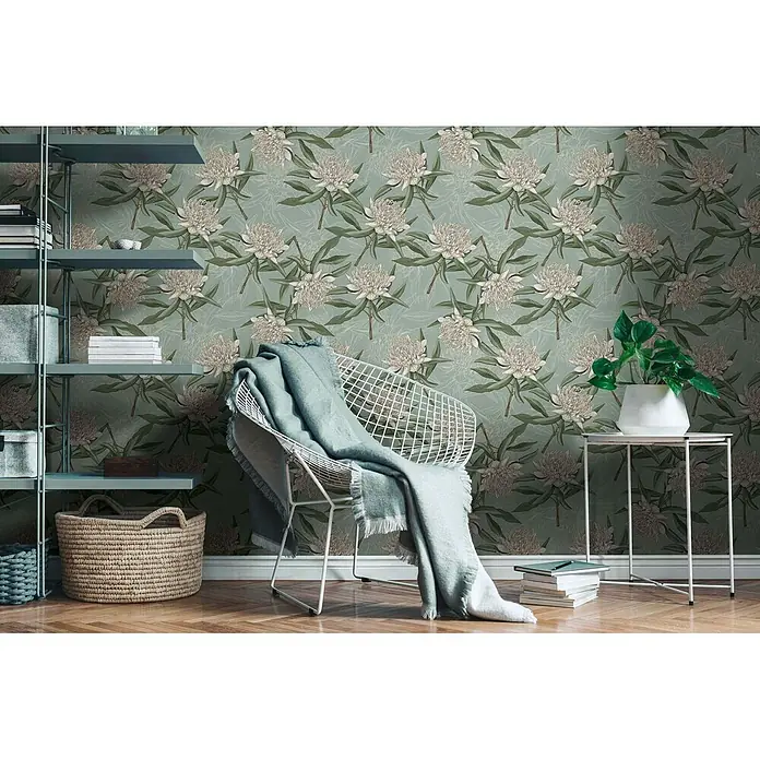 Profhome Vliestapete Vliestapete Blumen, Landhaus, Floral, Romantisch, Natur in blau - grün, 10.050 x 530 mm - Hellgrüne Blumentapete mit weißen pfingstrosenartigen Blüten und grünen Blättern in einem gemütlichen Raumambiente.