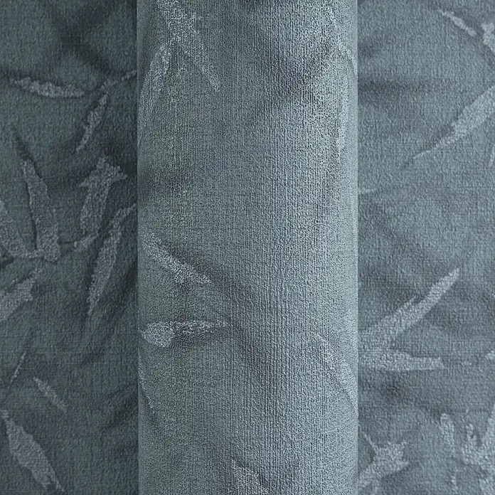 Profhome Vliestapete Heißgeprägte Vliestapete Ton-In-Ton, Floral, Textiloptik in blau - blau-grauplatin, 10.050 x 530 mm - Texturierte blaugraue Stoffrolle mit dezentem Blattmuster.