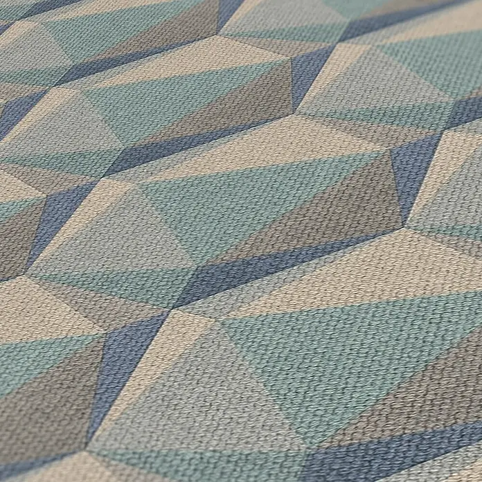 Profhome Vliestapete Heißgeprägte Vliestapete Retro in türkis - beigeblaugrau, 10.050 x 530 mm - Nahaufnahme eines strukturierten Stoffes mit einem dreidimensionalen geometrischen Dreiecksmuster in Blau-, Grau- und Brauntönen.