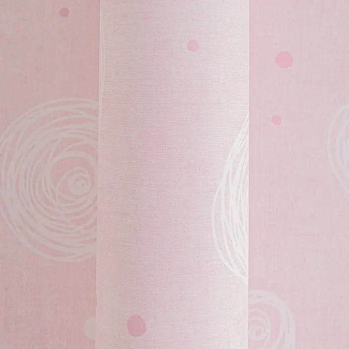 Profhome Vliestapete Vliestapete Grafisch, Kindertapete in rosa - alt-rosa, 10.050 x 530 mm - Rosa Stoff mit feiner Textur, weißen Kritzelkreisen und dunkelrosa Punkten, gefaltet dargestellt.