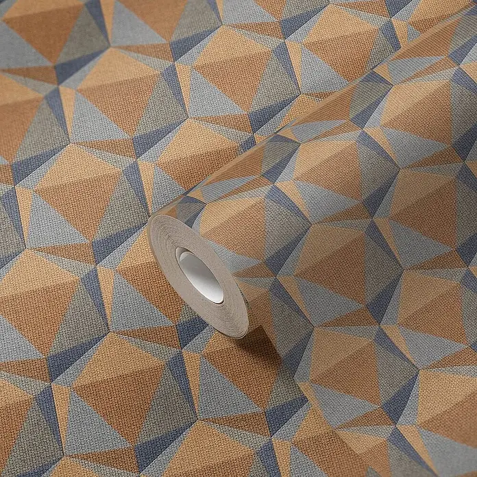 Profhome Vliestapete Heißgeprägte Vliestapete Retro in orange - blaugrau, 10.050 x 530 mm - Strukturierte geometrische Tapetenrolle in Braun, Grau und Blau, teilweise abgerollt.