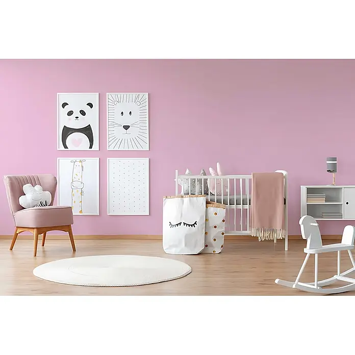 Profhome Vliestapete Vliestapete Uni in rosa - Uni, 10.050 x 530 mm - Ein charmantes rosa Kinderzimmer mit einem weißen Kinderbett, Schaukelpferd und verspielter Tierwandkunst.