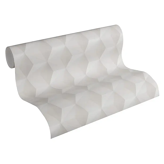 Profhome Vliestapete Vliestapete Geometrisch beige - 10.050 x 530 mm - Eine teilweise abgerollte Tapetenrolle in Hellgrau/Weiß mit einem subtilen 3D-Geometrie-Facettenmuster.