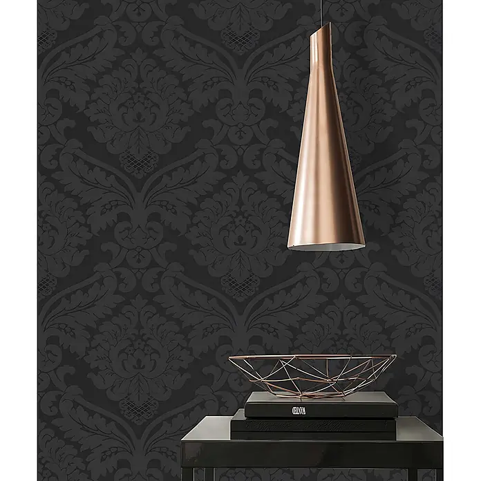 Profhome Vinyltapete Strukturtapete Ornament in schwarz - Ornament, L x B: 10.050 x 530 mm - Schwarze Damast-Tapete, elegante Kulisse für eine Kupfer-Pendelleuchte und Tischdekoration.