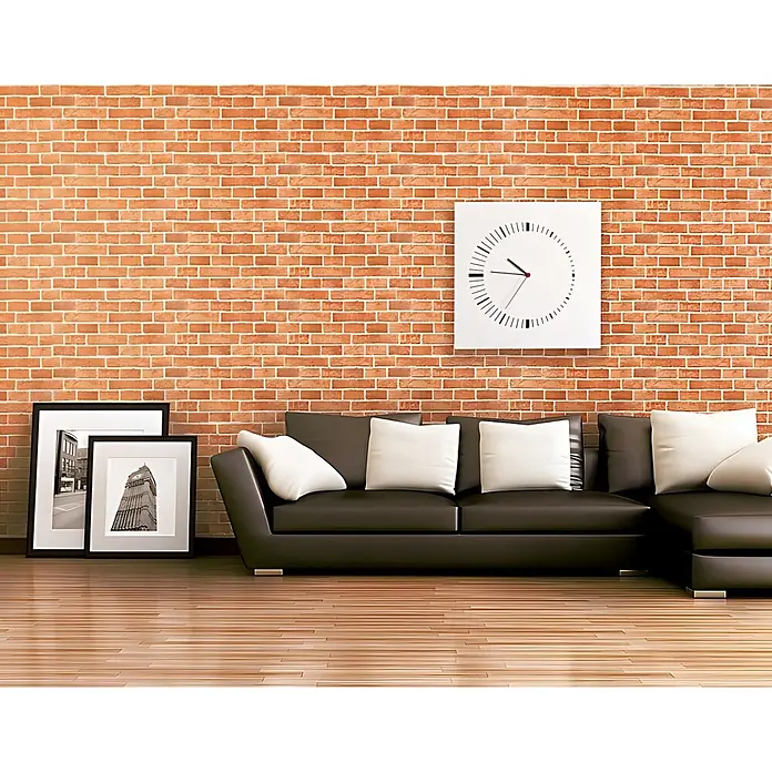 EDEM Vinyltapete Vinyltapete Steinoptik in orange - hell-grauhell-rot-orangekupfer-braun, Steinoptik, L x B: 10.050 x 530 mm - Dunkelbraunes Ecksofa mit weißen Kissen in einem modernen Wohnzimmerambiente.