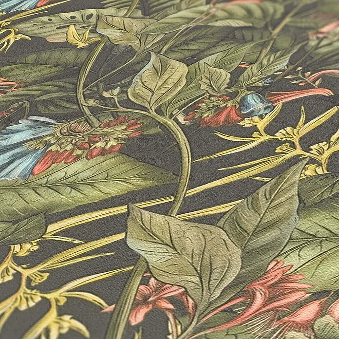 Profhome Vliestapete Heißgeprägte Vliestapete Blumen, Floral, Dschungel, Natur, Exotisch in grün - dunkel-grüngelbrot, 10.050 x 530 mm - Strukturierte dunkle Tapete mit lebhaftem Tropenmuster aus grünen Blättern, roten, blauen Blüten und gelben Akzenten.