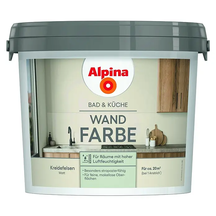 Alpina Wandfarbe Bad & Küche Kreidefelsen - Beige, Matt, 2,5 l - Weißer Alpina Farbeimer mit grauem Deckel, 'Kreidefelsen Matt' Wandfarbe für Bad & Küche, zeigt eine Küchenszene.