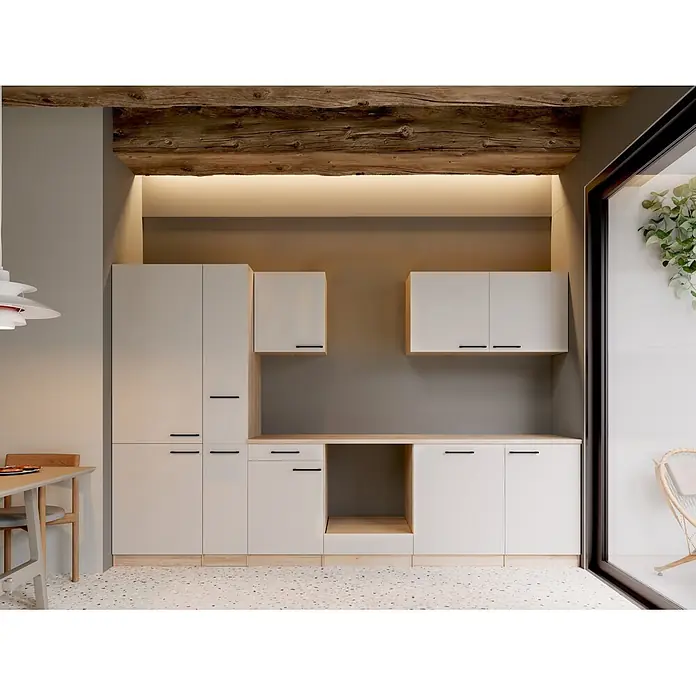 Respekta Merle Küchenleerblock - Breite: 310 cm, Kaschmir, Ohne Elektrogeräte - Helle beige Küchenschränke mit schwarzen Griffen und Holzdetails, als Stauraum in einen modernen Essbereich integriert.
