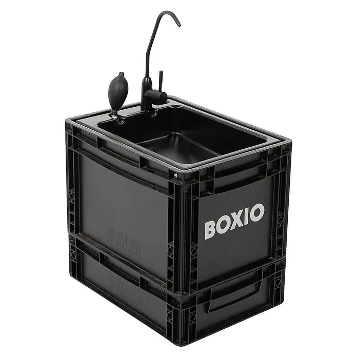 Boxio Campingwaschbecken Wash Max+ - 40 x 30 x 40 cm, 5 -tlg. - Schwarzes tragbares Kunststoffwaschbecken mit Handpumpe und Wasserhahn, integriert in eine faltbare Kiste.