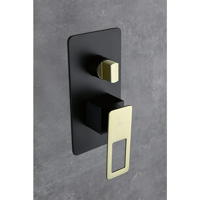 Imex Suecia Sistema de ducha empotrado - Con grifo monomando, Negro/Dorado - Elegante grifo de ducha de pared en negro y dorado. El moderno grifo mezclador es un elegante atractivo en el baño.