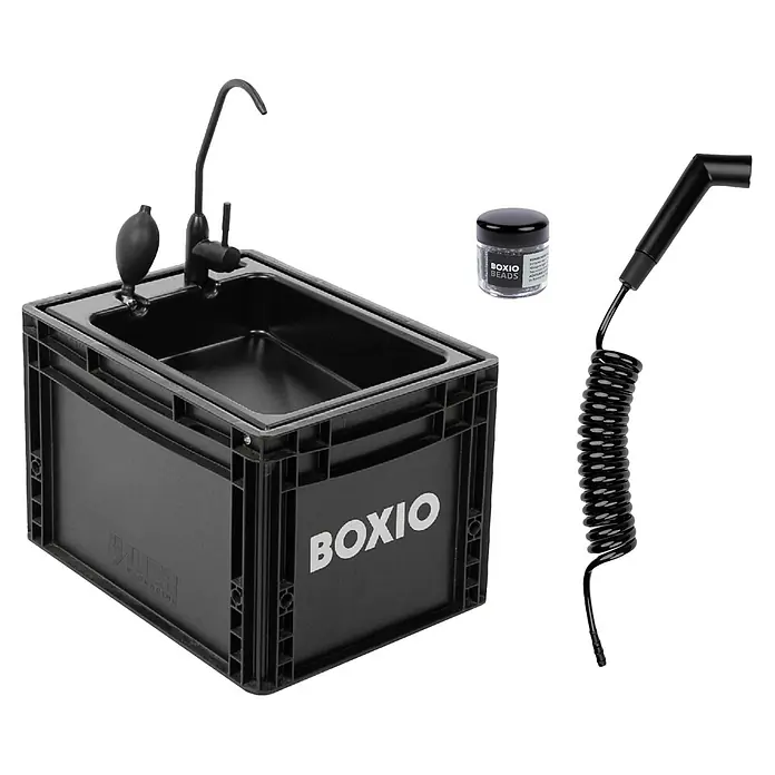 Boxio Campingwaschbecken Wash Plus - 40 x 30 x 28 cm, 4 -tlg. - Schwarzes mobiles Spülsystem mit Wasserhahn, Handpumpe, Brauseschlauch und BOXIO BEADS.