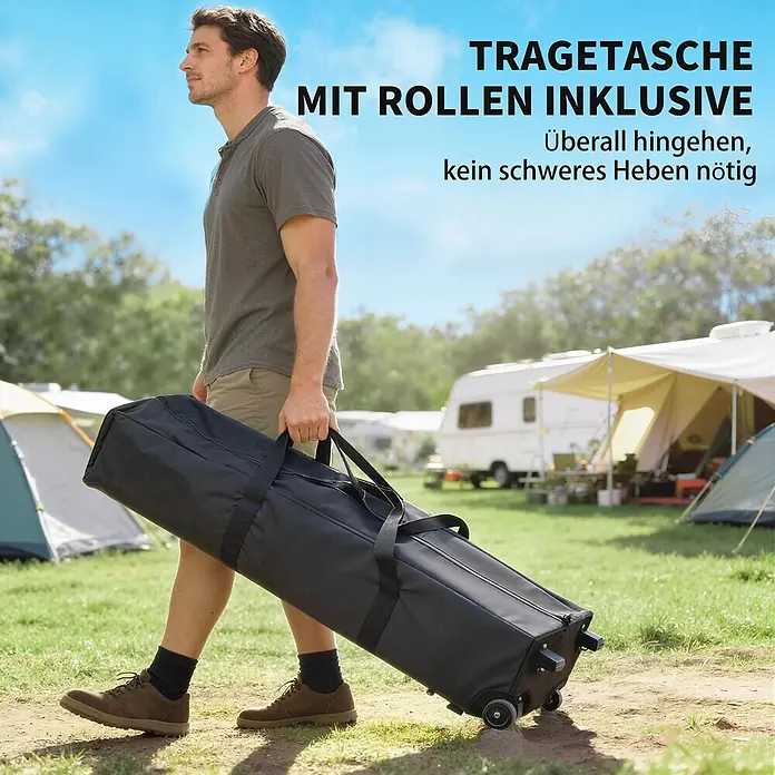 Outsunny Faltpavillon - Farbe Dach: Dunkelblau, Hellgrau - Schwarze Tragetasche mit Rollen wird von einem Mann auf einem Campingplatz gezogen, für einfachen Transport ohne schweres Heben.