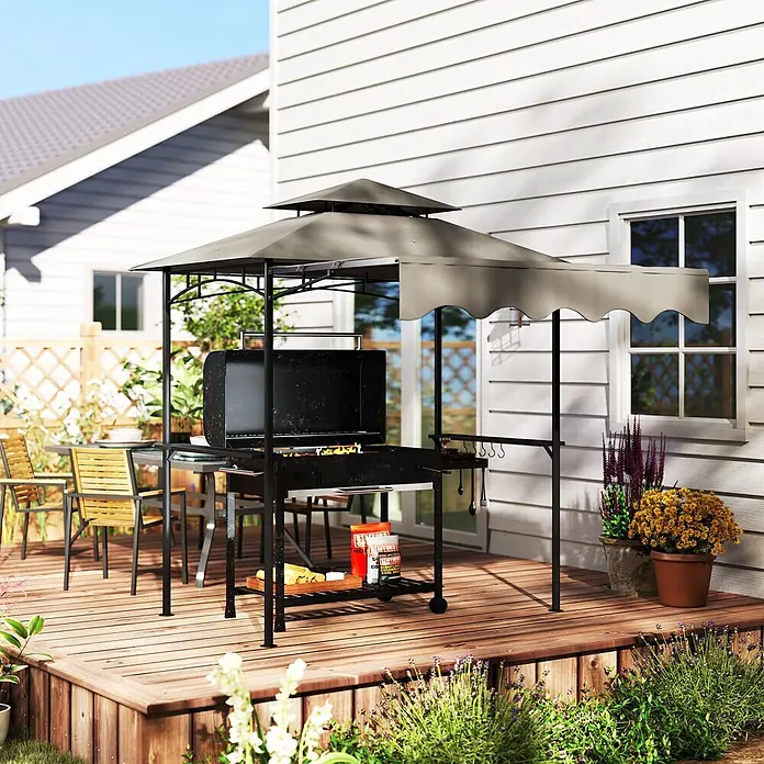 Outsunny Grillpavillon - Farbe Gestell: Grau, Metall - Elegantes dunkelgraues Grillpavillon mit integriertem schwarzem Grill, spendet Schatten auf einer Holzterrasse.