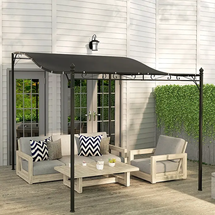 Outsunny Pergola - Farbe Gestell: Schwarz, Metall - Schwarzes Metall-Terrassengazebo, das ein Outdoor-Sofa-Set aus hellem Holz mit grauen Kissen bedeckt.