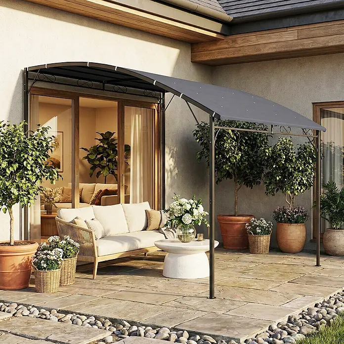 Outsunny Pergola - Farbe Gestell: Schwarz, Metall - Terrassenüberdachung mit schwarzem Metallgestell und grauem Stoffbezug, beschattet einen Outdoor-Loungebereich.