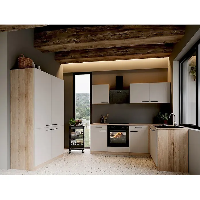 Respekta Winkelküche Merle - B x L: 340 x 172 cm, Kaschmir, Mit Elektrogeräten - Eine moderne Küche mit hellen Holz- und weißen Schränken, einer schwarzen Arbeitsplatte und einem Einbauofen mit einem Brathähnchen.