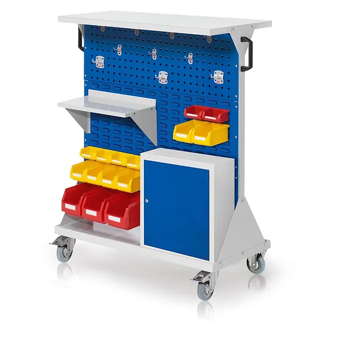 Kappes Aufbewahrungskiste - Stahl, Enzianblau - Mobiler Werkstattwagen mit weißem Gestell, blauer Lochwand, Ablagen, gelben/roten Lagerkästen und blauem Schrank, auf Rollen.