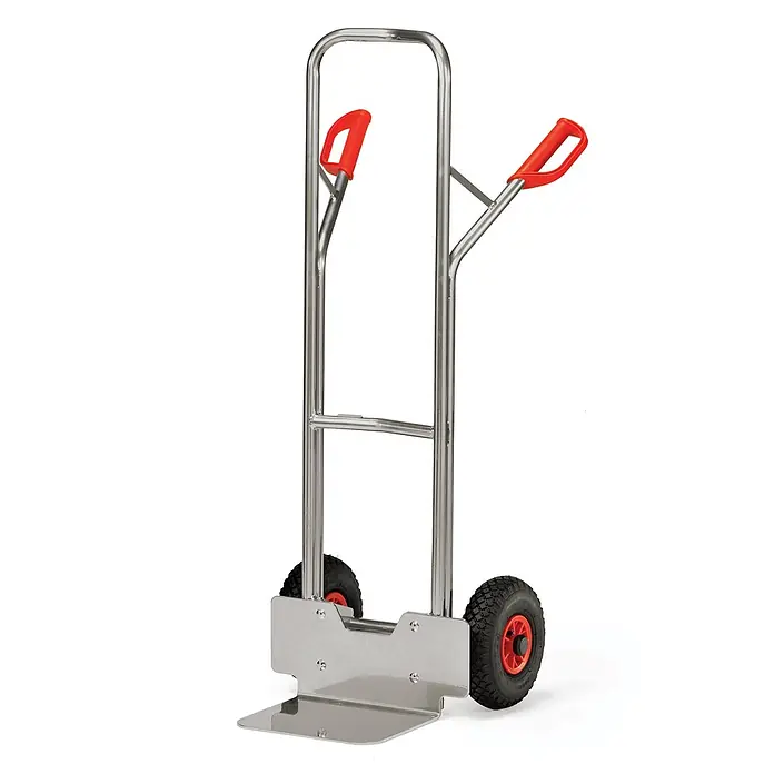 Fetra Sackkarre Alukarre mit Luftbereifung Höhe 1300mm Schaufel 250x320mm - Traglast: 200 kg - Silberne Edelstahl-Sackkarre mit roten Griffen und schwarzen Luftreifen.