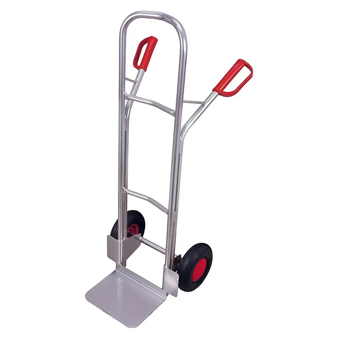 Variofit Sackkarre Aluminiumkarre 200kg Tragkraft mit gebogenen Querstreben Luftbereifung - Traglast: 200 kg - Silberner Transportwagen mit roten ergonomischen Griffen und schwarzen Rädern zum Bewegen schwerer Lasten.
