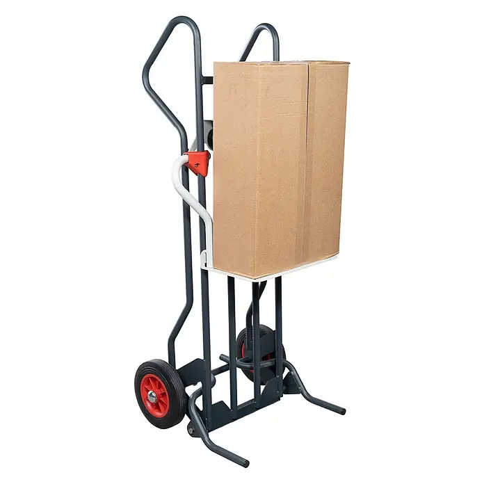 FIMM Sackkarre höhenverstellbare Sackkarre Tragkraft 150 kg mit 250mm Gumm Reifen - Stahl, Traglast: 150 kg - Graue wandelbare Sackkarre mit roten Rädern, die einen braunen Karton transportiert.