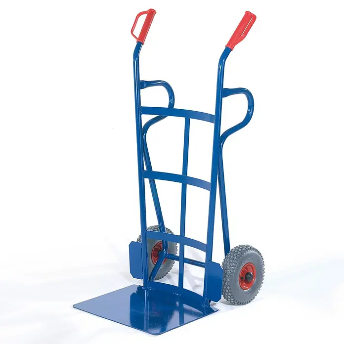 Rollcart Sackkarre Reifenkarre mit Rückwand aus Flacheisen Schaufelbreite 500mm Vollgummi - Traglast: 250 kg - Blaue Metall-Sackkarre mit roten Griffen und Luftreifen zum Transport schwerer Lasten.