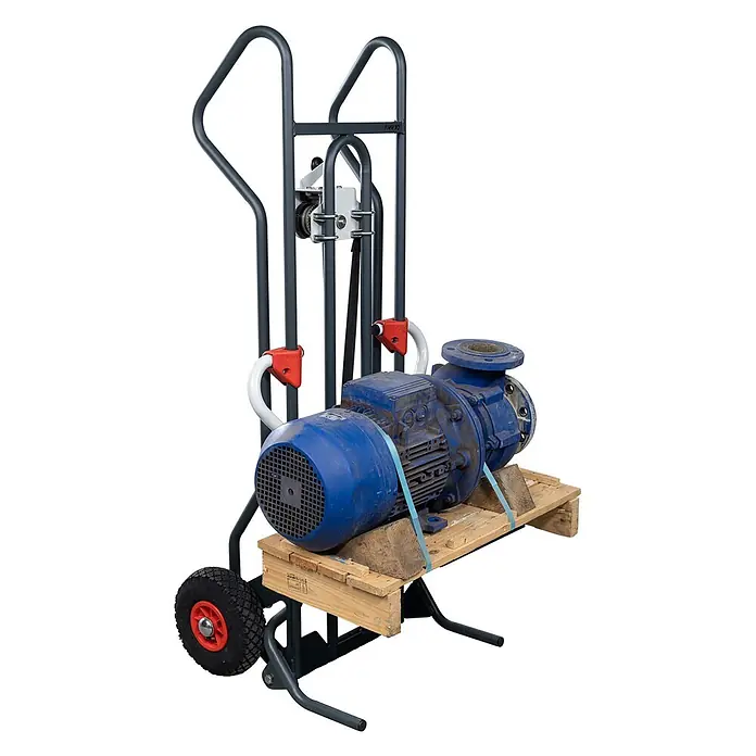 FIMM Sackkarre höhenverstellbare Sackkarre Tragkraft 150 kg mit 260mm Pneumatik Reifen - Stahl, Traglast: 150 kg - Graue Sackkarre mit blauem Pumpenmotor auf Holzpalette, mit Seilwinde zum Heben.