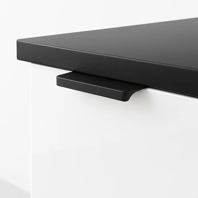 Cordia Möbelgriff 5 cm - Lochabstand: 24 mm, Aluminium, Schwarz - Schwarze Möbelplatte mit einem eleganten, integrierten schwarzen Griff.