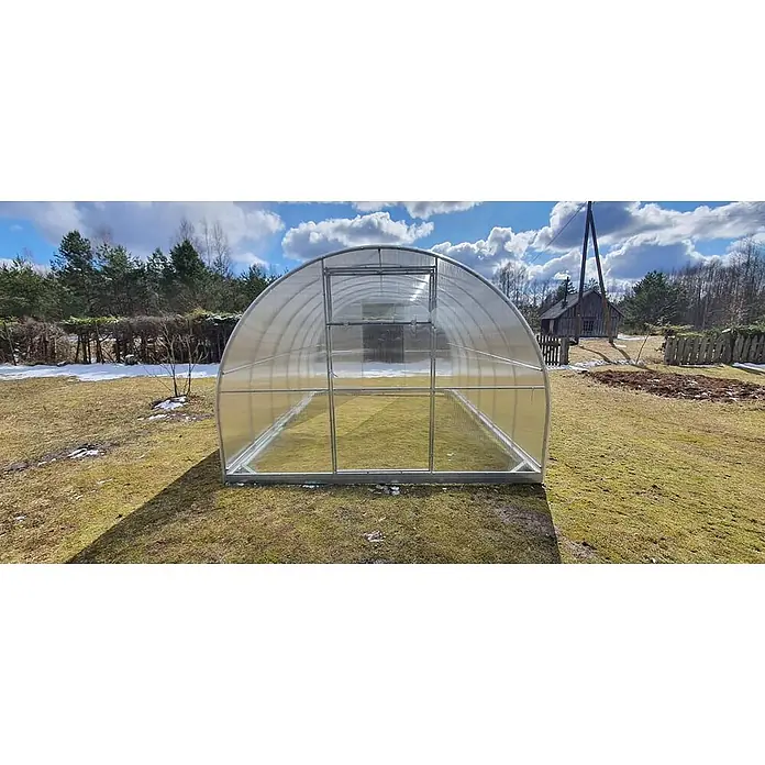 Garten Dream Gewächshaus - Außenmaß inkl. Dachüberstand (B x T): 250 x 800 cm, Material Seitenwand: Kunststoff, 4 mm, Silber - Transparentes Bogengewächshaus mit Metallrahmen, im verschneiten Garten, bereit zum Gärtnern.