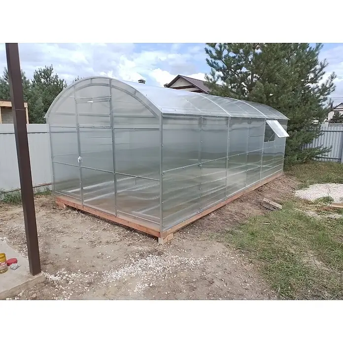 Garten Dream Gewächshaus Gardener, 6mm Polycarbonat - Außenmaß inkl. Dachüberstand (B x T): 300 x 600 cm, Material Seitenwand: Kunststoff, 6 mm, Silber - Gewölbtes Polycarbonat-Gewächshaus mit Metallrahmen und Holzsockel, inklusive aufklappbarem Lüftungsfenster.